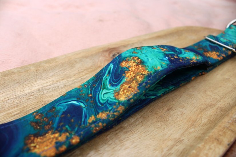 Bezpečnostní softshlelový obojek Waradog SAFETY oceandeep - Zapínání: plastová spona černá, Velikost obojku: M  (šířka 3 cm, délka 33-43 cm)