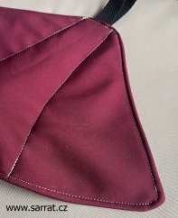 Sofshellová pískací hračka Mantha burgundy