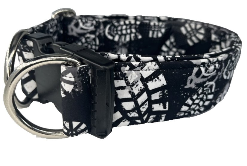 Bezpečnostní softshlelový obojek Waradog SAFETY footprints - Zapínání: kovová spona stříbrná, Velikost obojku: S  (šířka 2,5 cm, délka 30-43 cm)