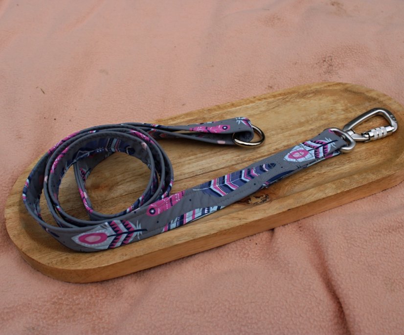 Klasické softshellové vodítko CITY grey feathers - Šířka vodítka: 2 cm, Délka vodítka: 130 cm, Karabina: vypouštěcí "frog" černá