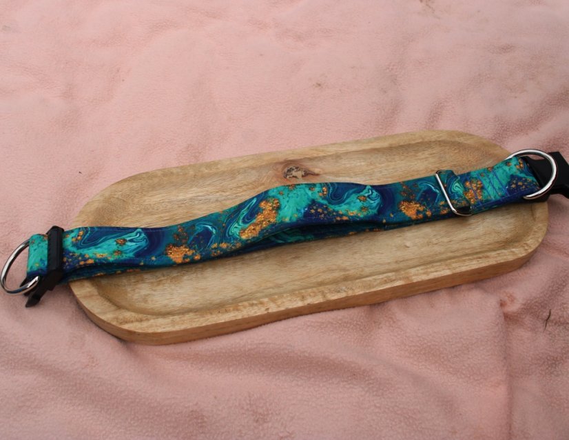 Bezpečnostní softshlelový obojek Waradog SAFETY oceandeep - Zapínání: plastová spona černá, Velikost obojku: M  (šířka 3 cm, délka 33-43 cm)