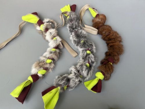 Přetahovadlo s pravou králičí kožešinou