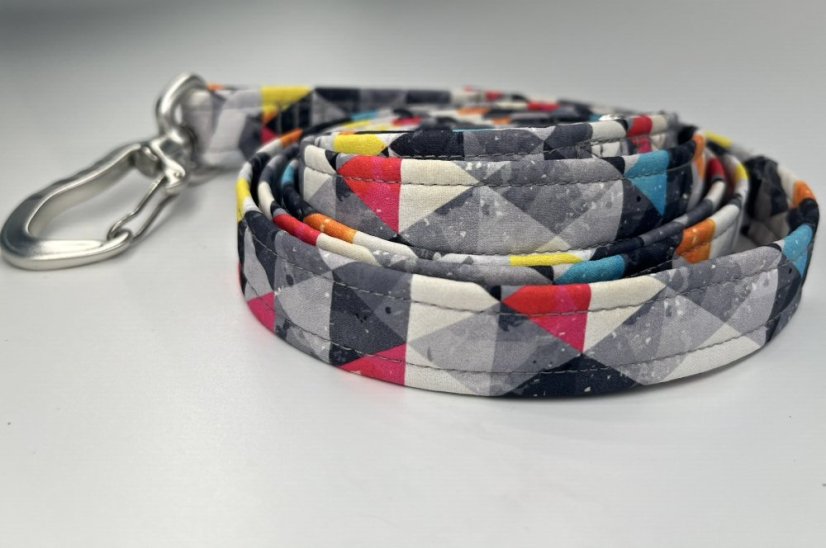 Klasické softshellové vodítko CITY grey triangel - Šířka vodítka: 1,5 cm, Délka vodítka: 150 cm, Karabina: malá stříbrná kovová